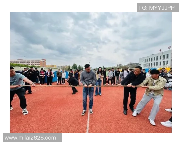 足球拔河：激情对抗与团队协作的完美结合，探索新型竞技运动的魅力与挑战